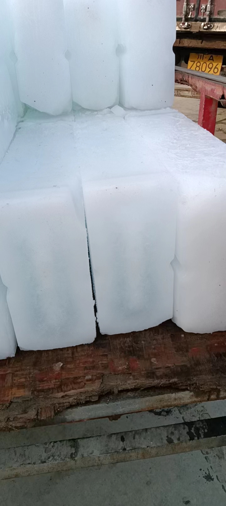 汉南降温冰块哪里买？良臣制冰厂告诉你！